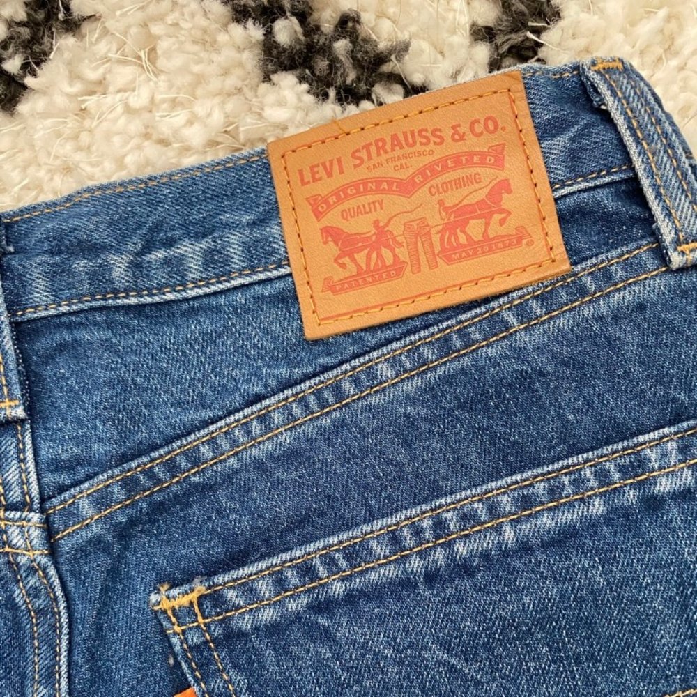 Levi's Button Fly Denim Short - Picture 4 of 6